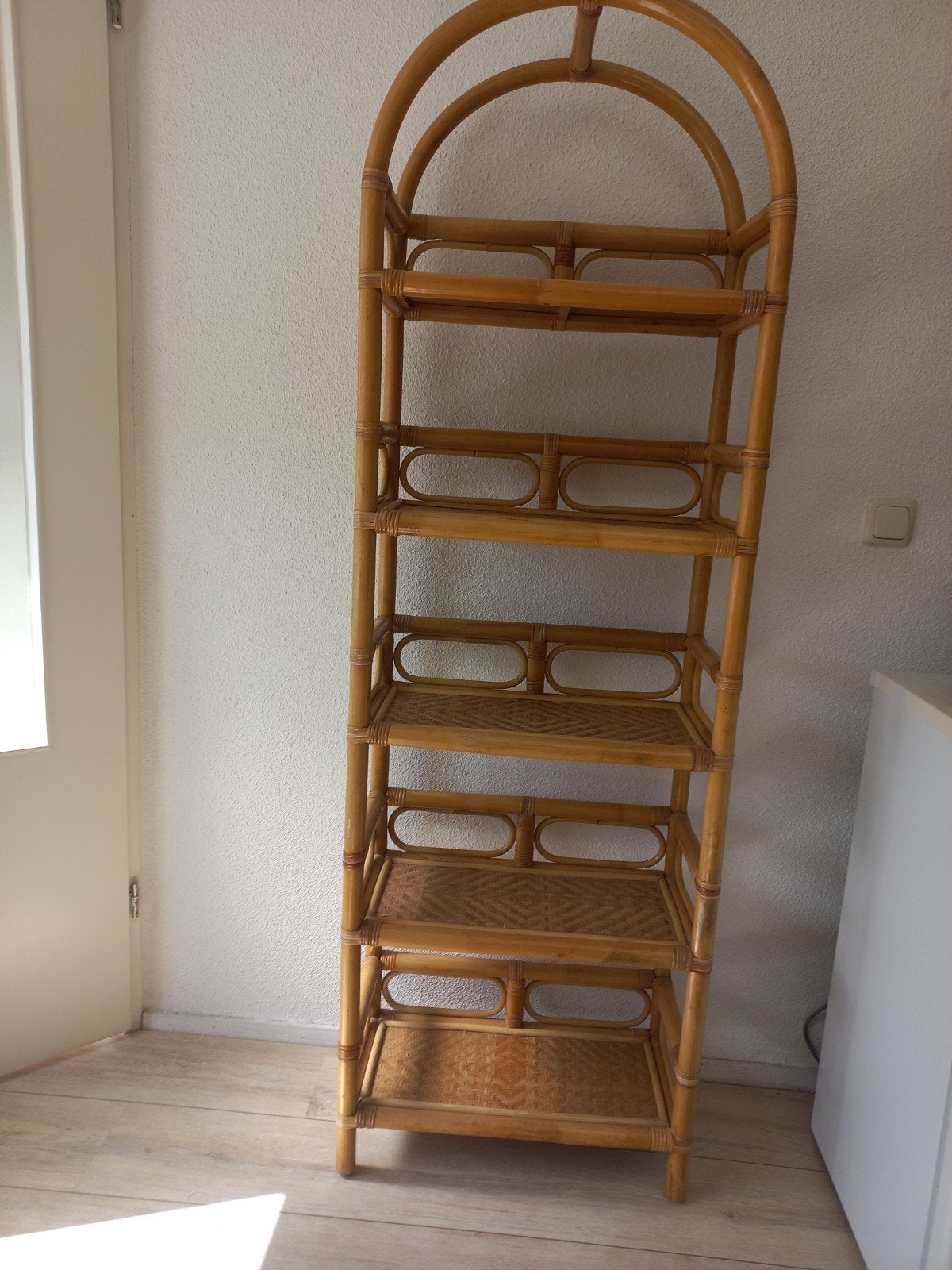 manou kast, Ophalen