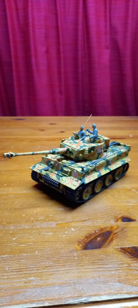 Model tank 1 op 35 schaal, Ophalen of Verzenden, Gebruikt, 1:35 tot 1:50