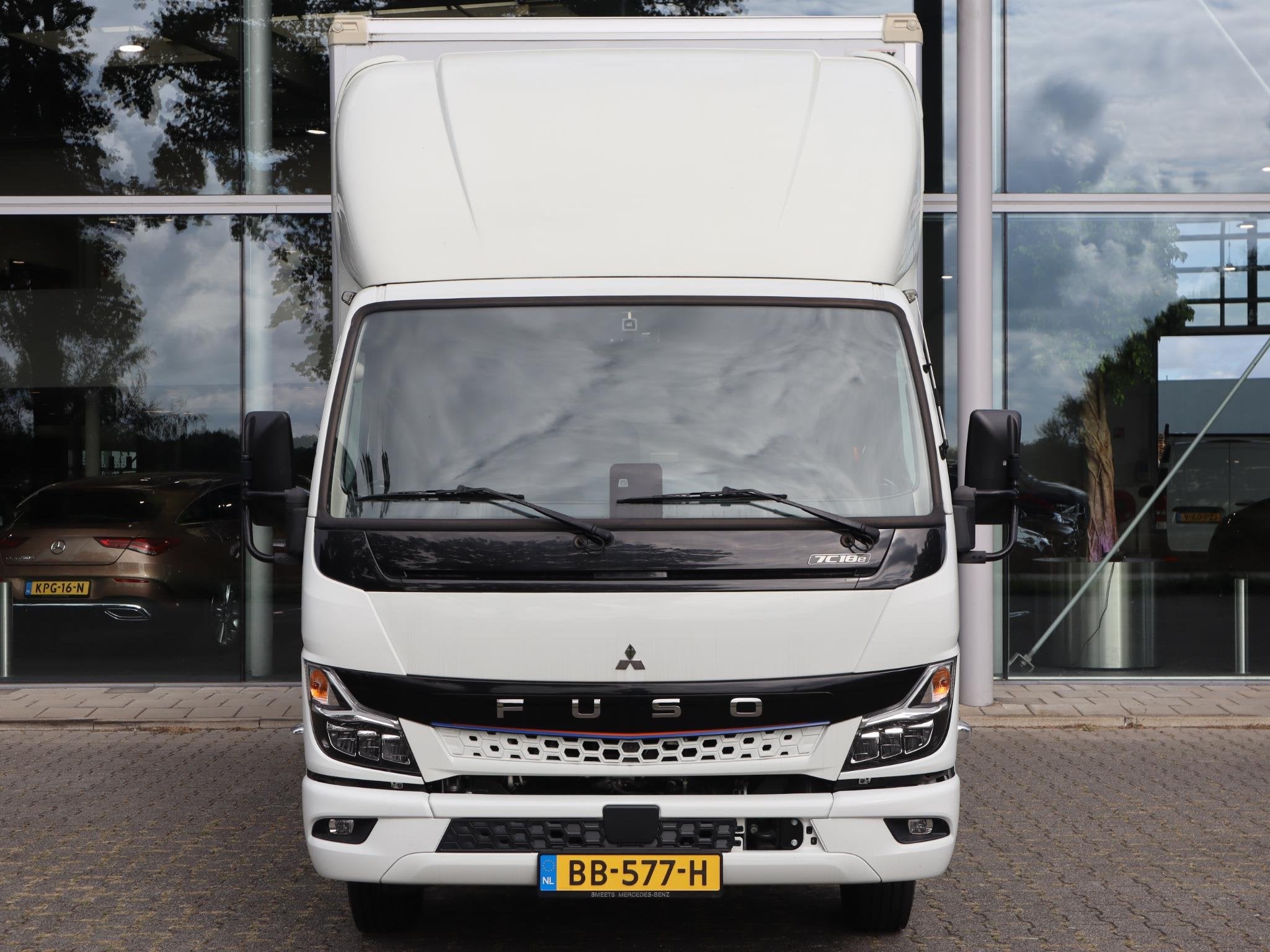 Fuso Ecanter eCanter 7C18e 340 4X2 7,5t LAADBAK/LAADKLEP, 12 maanden, Stof, Zwart, Wit