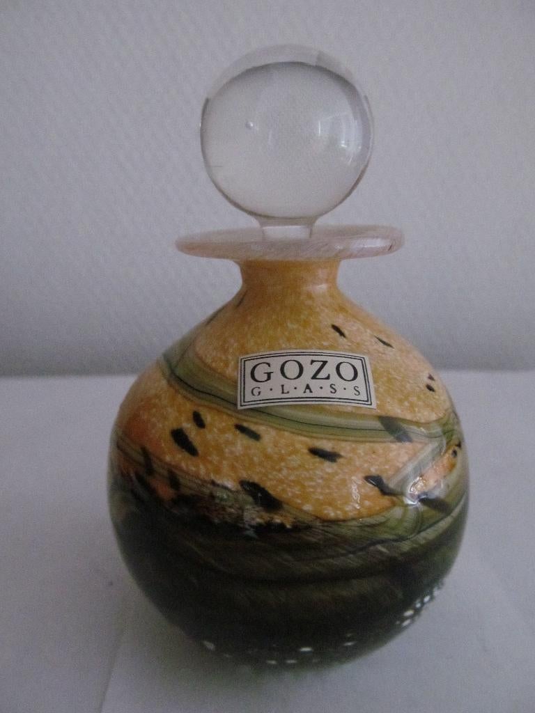 Gozo parfumflesje van het Maltese eiland Gozo, gesigneerd., Antiek en Kunst, Antiek | Glas en Kristal, Ophalen