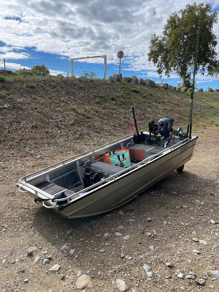 Visboot met een Yamaha 2,5 pk en Minn Kota en strandwiel etc, Watersport en Boten, Hengelsport | Algemeen, Ophalen, Zo goed als nieuw