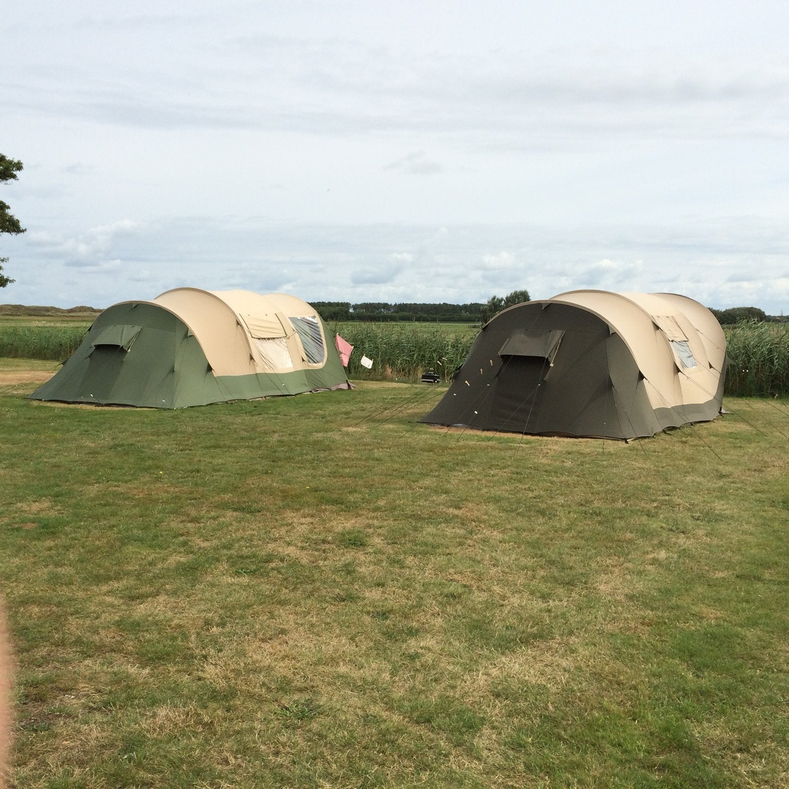 Ruime 4-persoons tunneltent - Ideaal voor gezinsvakanties, Caravans en Kamperen, Tenten, Ophalen of Verzenden, Zo goed als nieuw