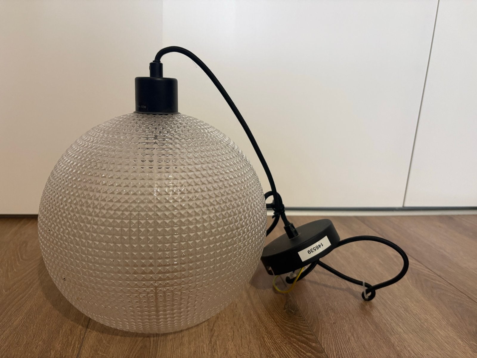 Sfeervolle glazen hanglamp GAMMA 'Roy' – Transparant reliëf, Huis en Inrichting, Ophalen, Zo goed als nieuw, Glas, E27 (groot)