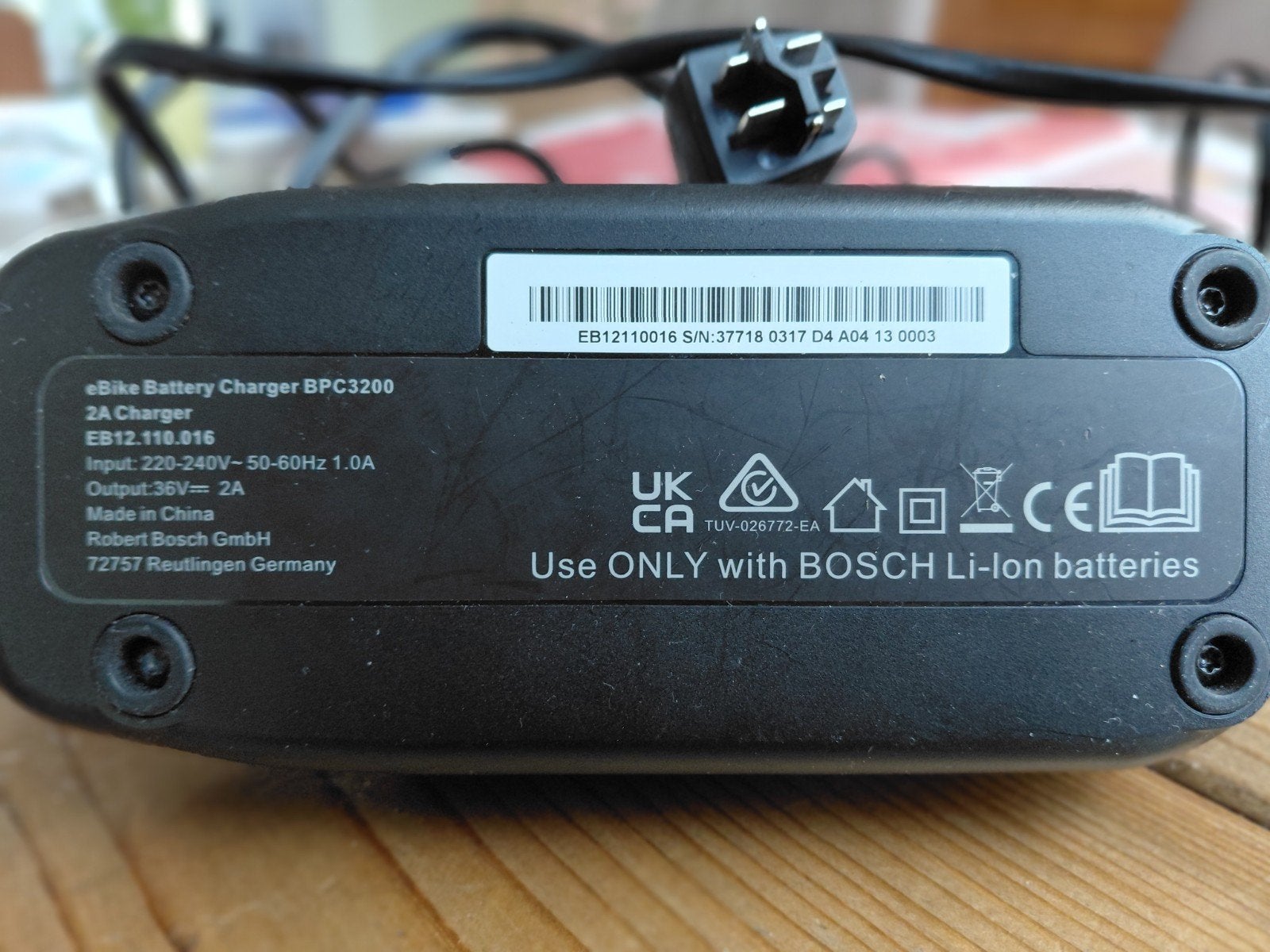 Bosch eBike Acculader BPC3200 2A (36V), Fietsen en Brommers, Zo goed als nieuw