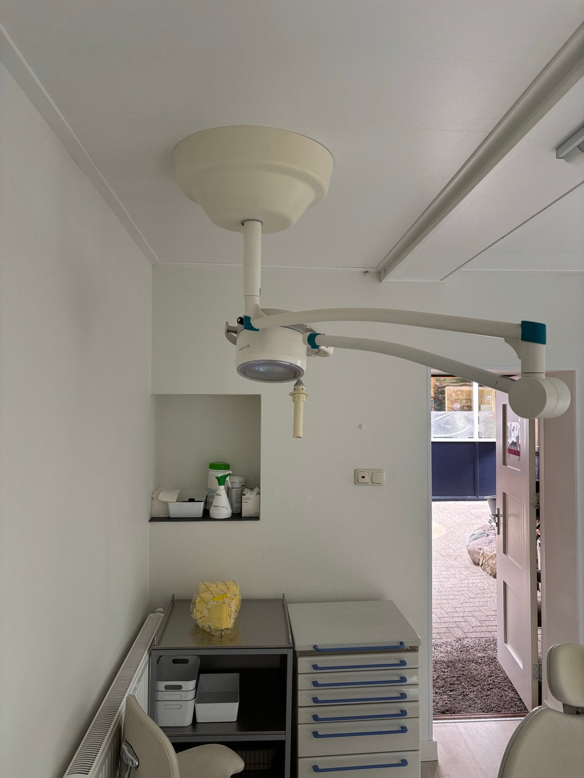 Diverse lampen uit tandtechnisch lab, Ophalen