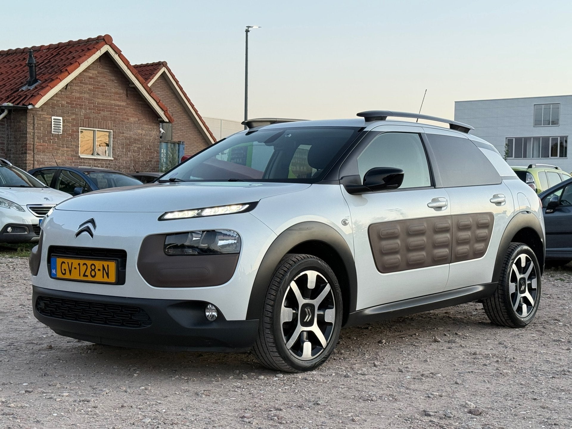 Citroen C4 Cactus 1.2 e-VTi Shine/ AUTOMAAT/ PARELMOERWIT, Auto's, 82 pk, Parkeersensor, Origineel Nederlands, Bedrijf