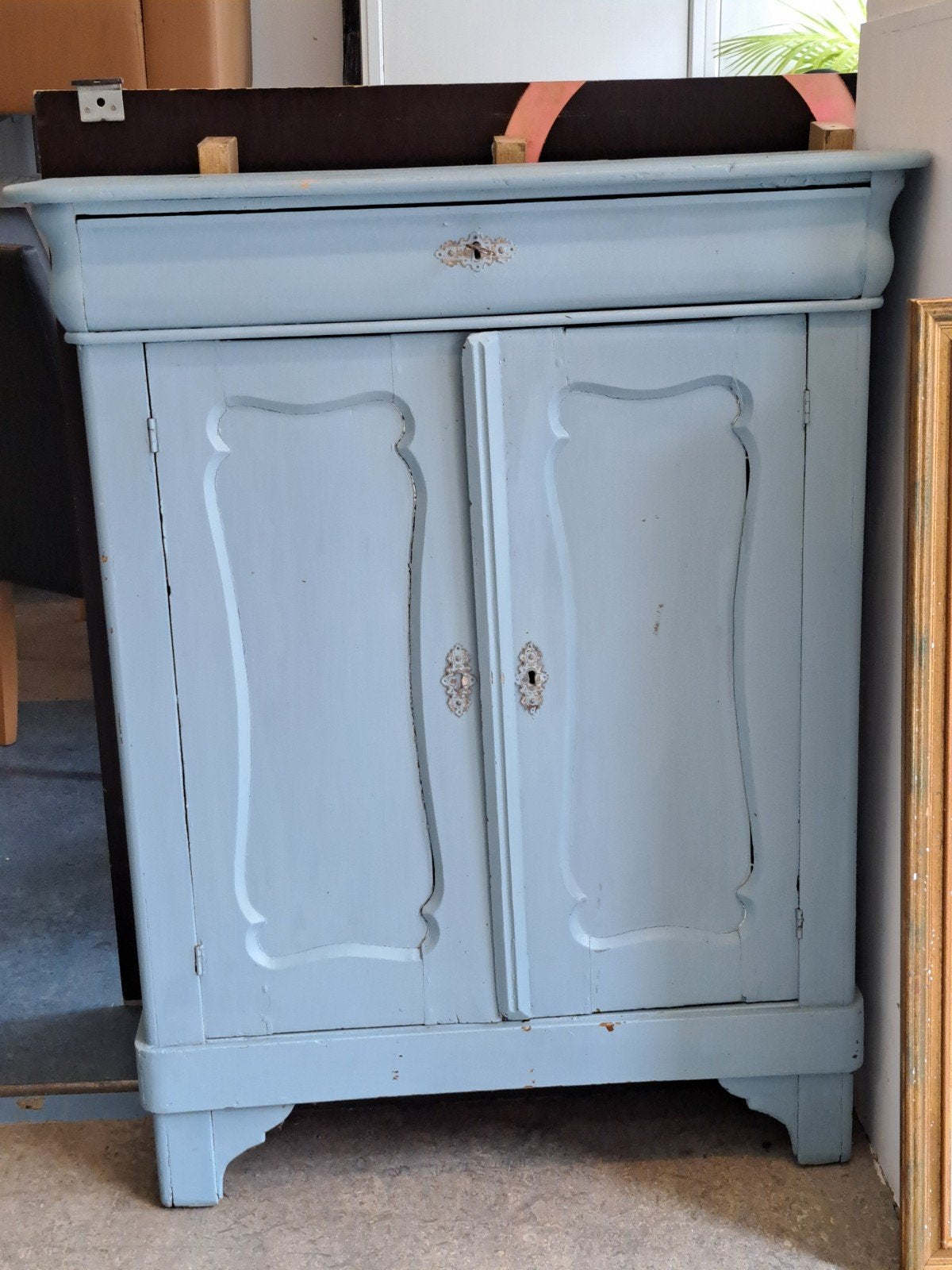 Vintage brocante dressoir kast hoog model licht turqoise, Huis en Inrichting, Kasten | Dressoirs, Ophalen, Gebruikt, 25 tot 50 cm