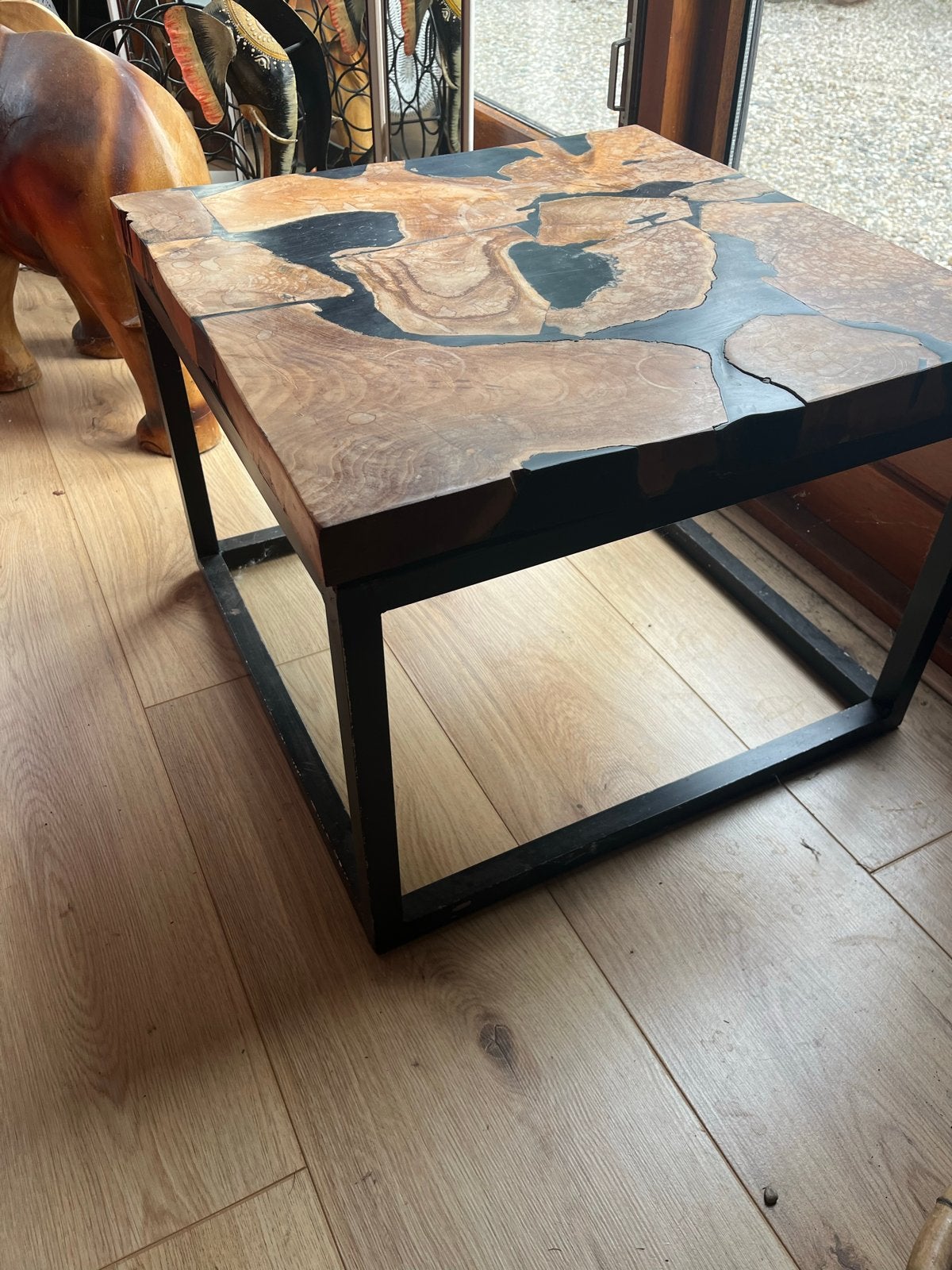 Unieke bijzettafel met epoxy blad - 54x54x40 cm, Minder dan 55 cm, Gebruikt, Vierkant, Ophalen of Verzenden