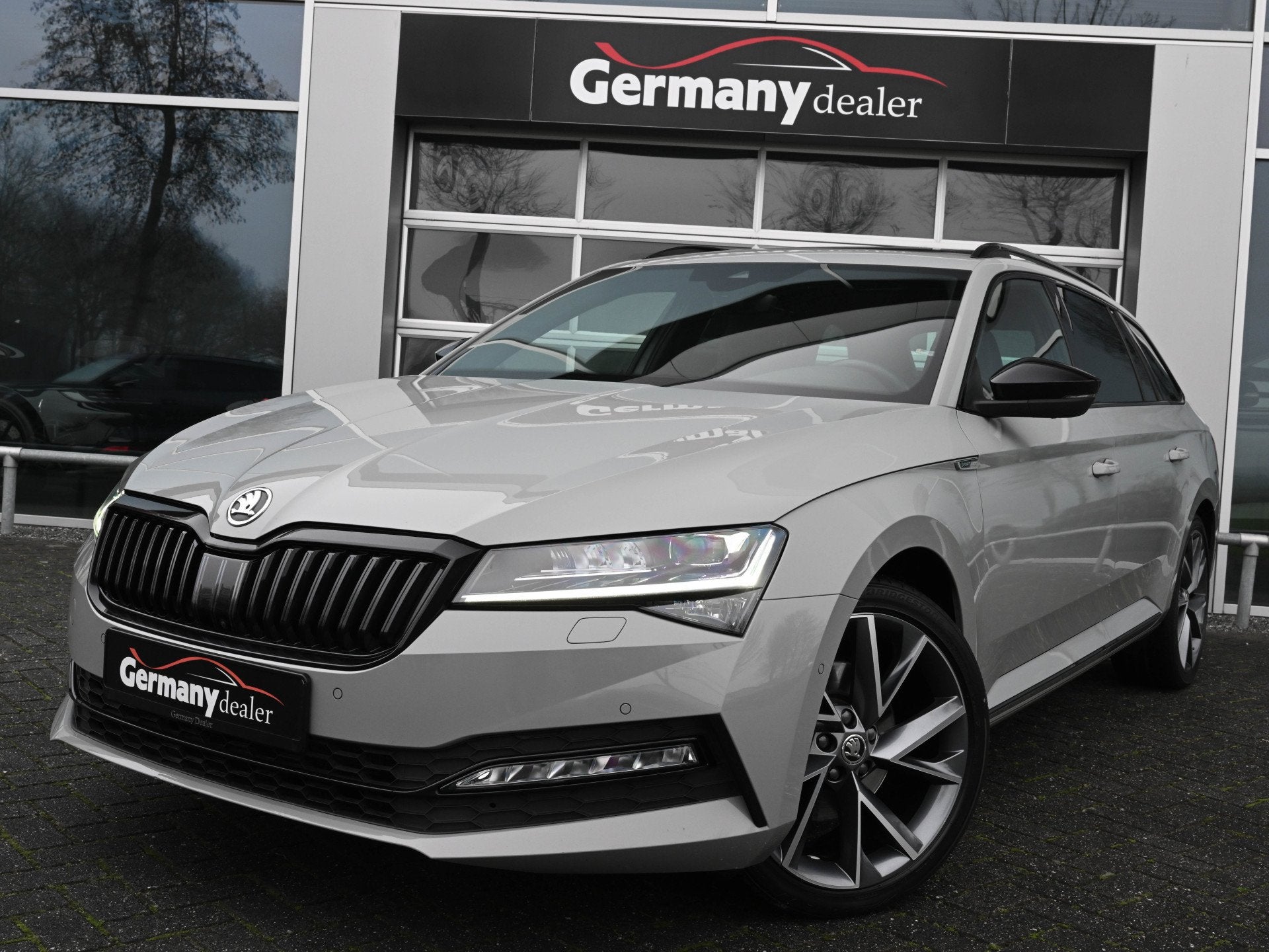 Skoda Superb Combi 1.5 TSI 150PK ACT Sportline Business Pano, Auto's, Zwart, 4 cilinders, Alcantara, Autotrust