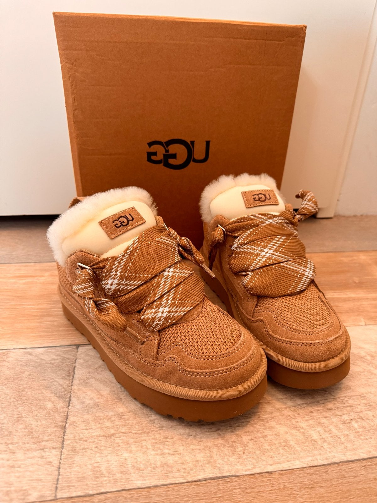 UGG Lowmel Chestnut Maat 38!NIEUW!, Bruin, Nieuw, Ophalen of Verzenden, Sneakers of Gympen