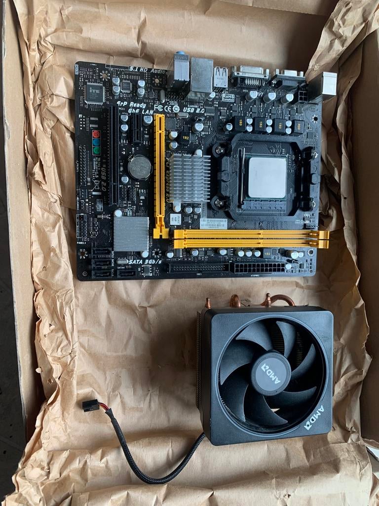 Moederbord met amd FX CPU, Ophalen, Zo goed als nieuw, DDR3