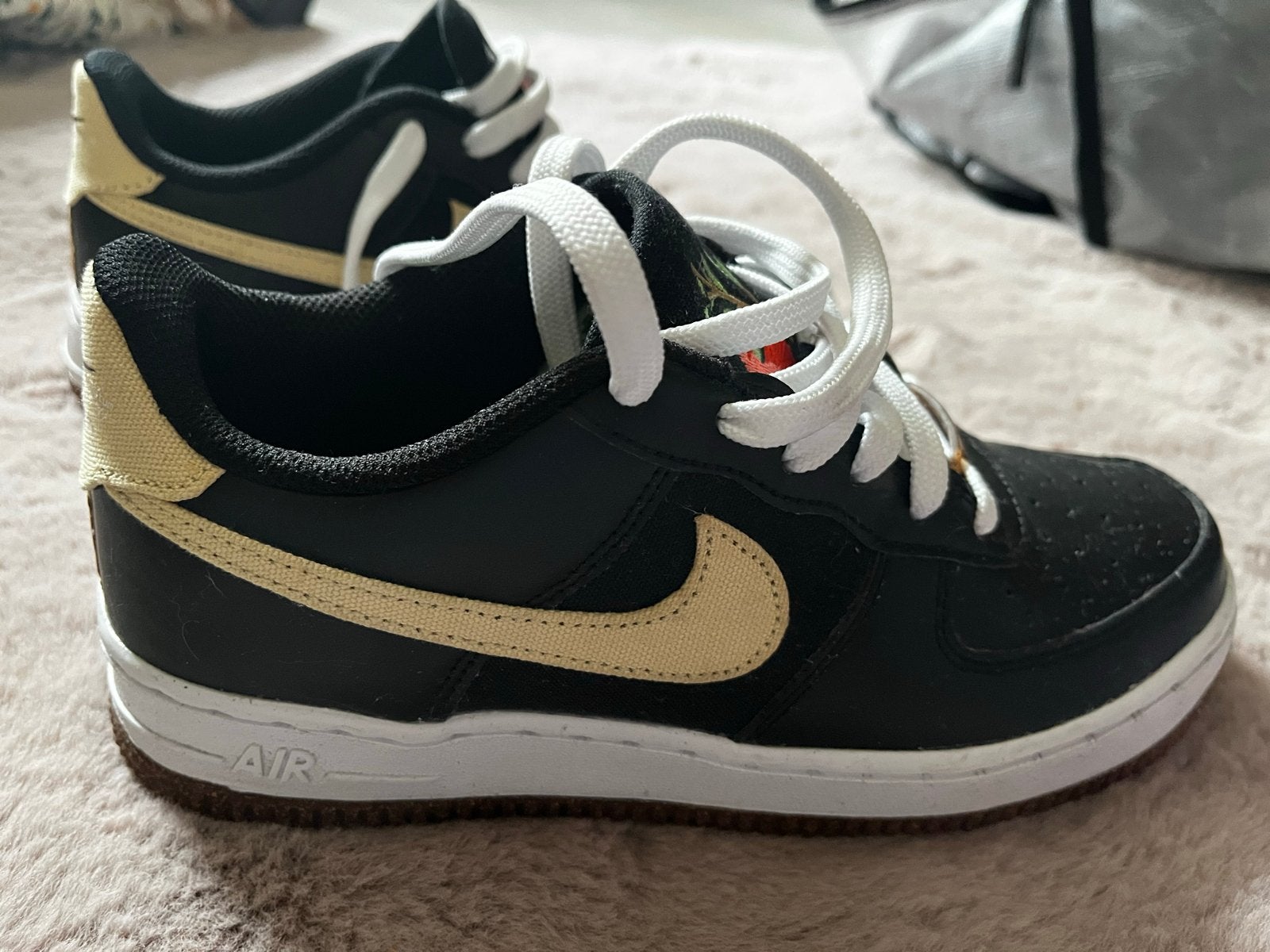 Nike Air Force 1 Low GS '' sneakers  maat 38 uk 5, Kleding | Dames, Ophalen of Verzenden, Zo goed als nieuw, Zwart, Sportschoenen