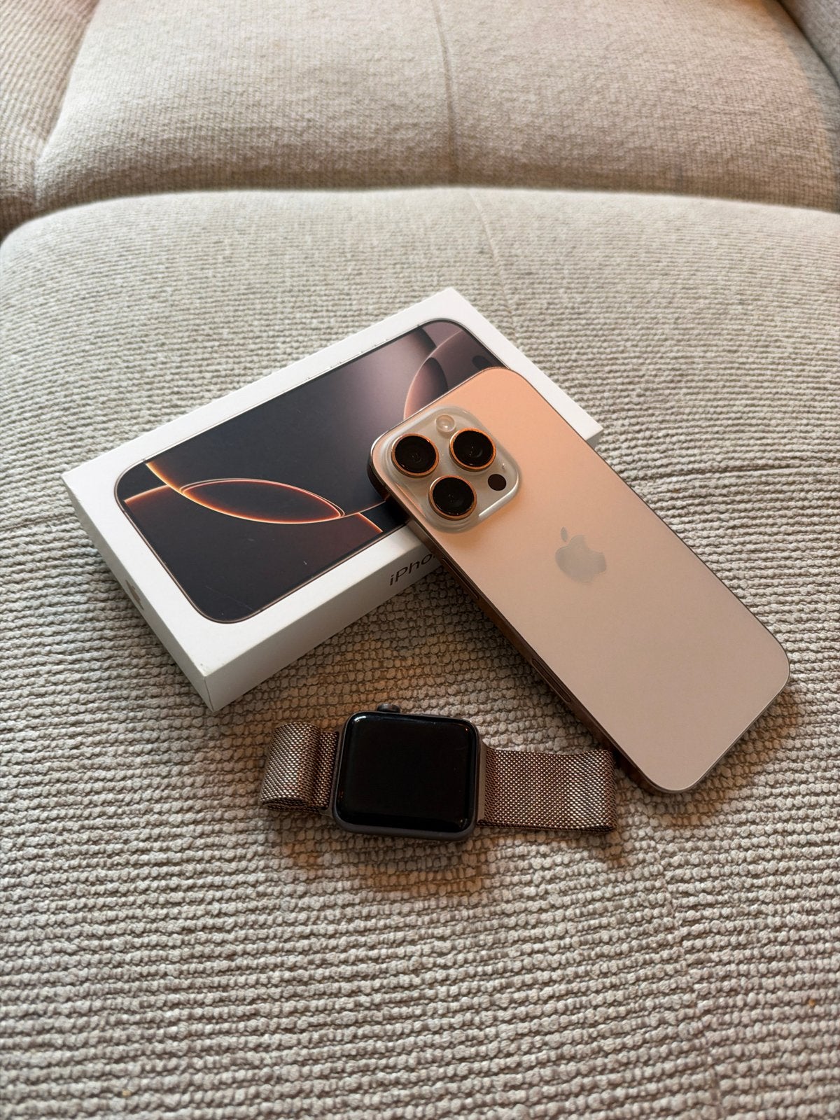 iPhone 16 Pro 512gb Goud + Apple Watch goud, Telecommunicatie, 512 GB, Zo goed als nieuw, Zonder simlock, Zonder abonnement