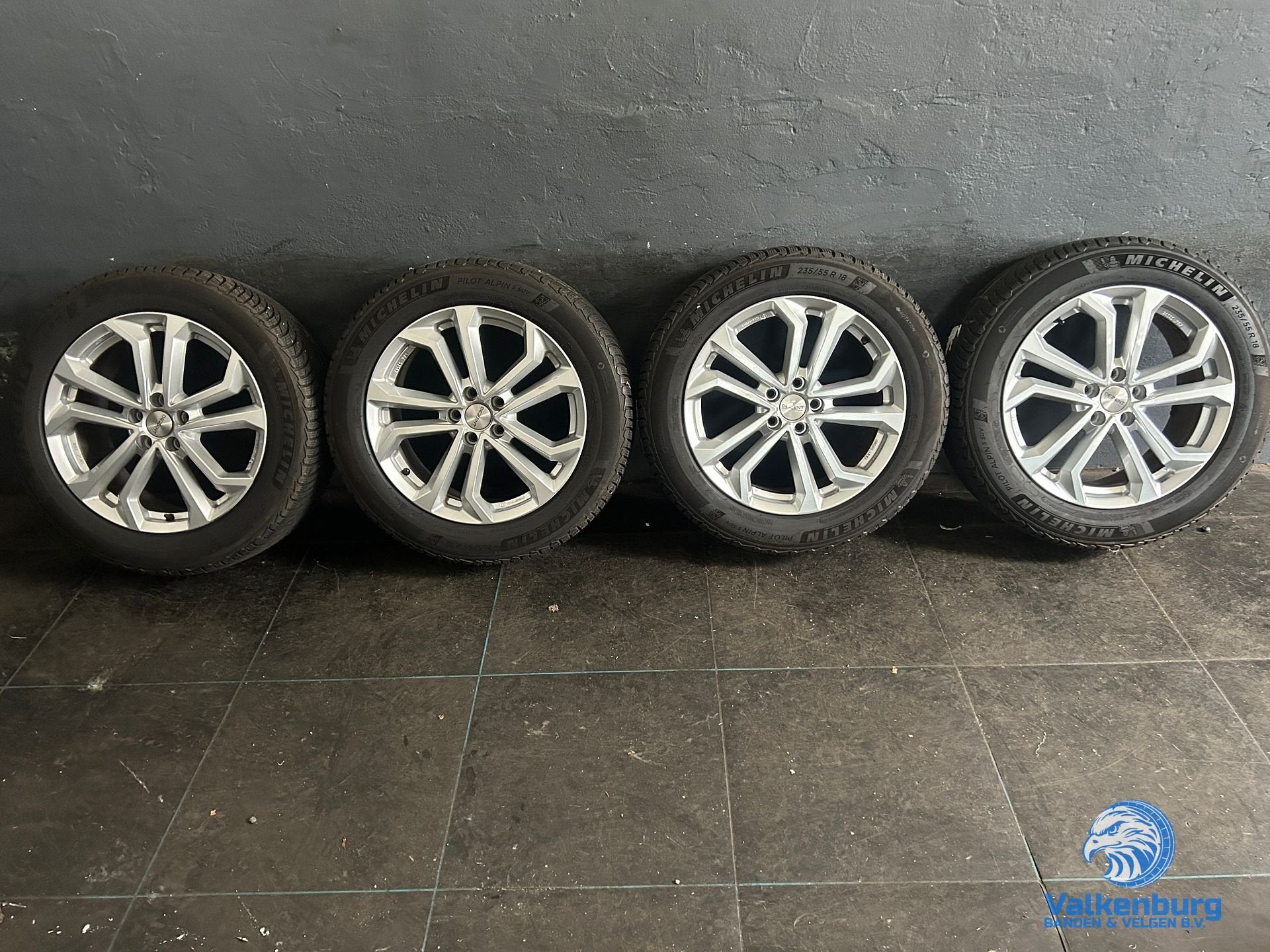 9mm! Volvo XC40 XC60 18 inch velgen 5x108 winterbanden 235/5, Auto-onderdelen, Banden en Velgen, 18 inch, Gebruikt, -, -
