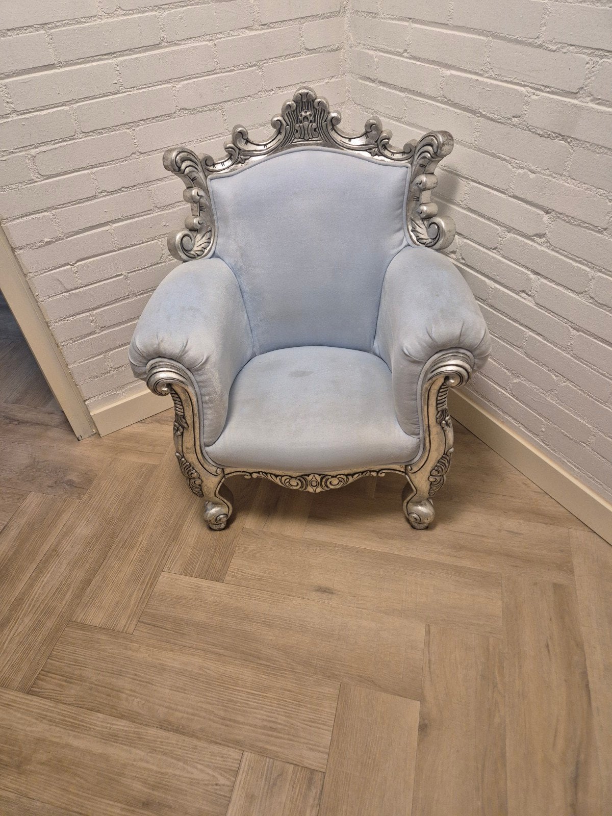 Barokke kinderfauteuil - lichtblauw met zilveren details, Antiek en Kunst, Ophalen