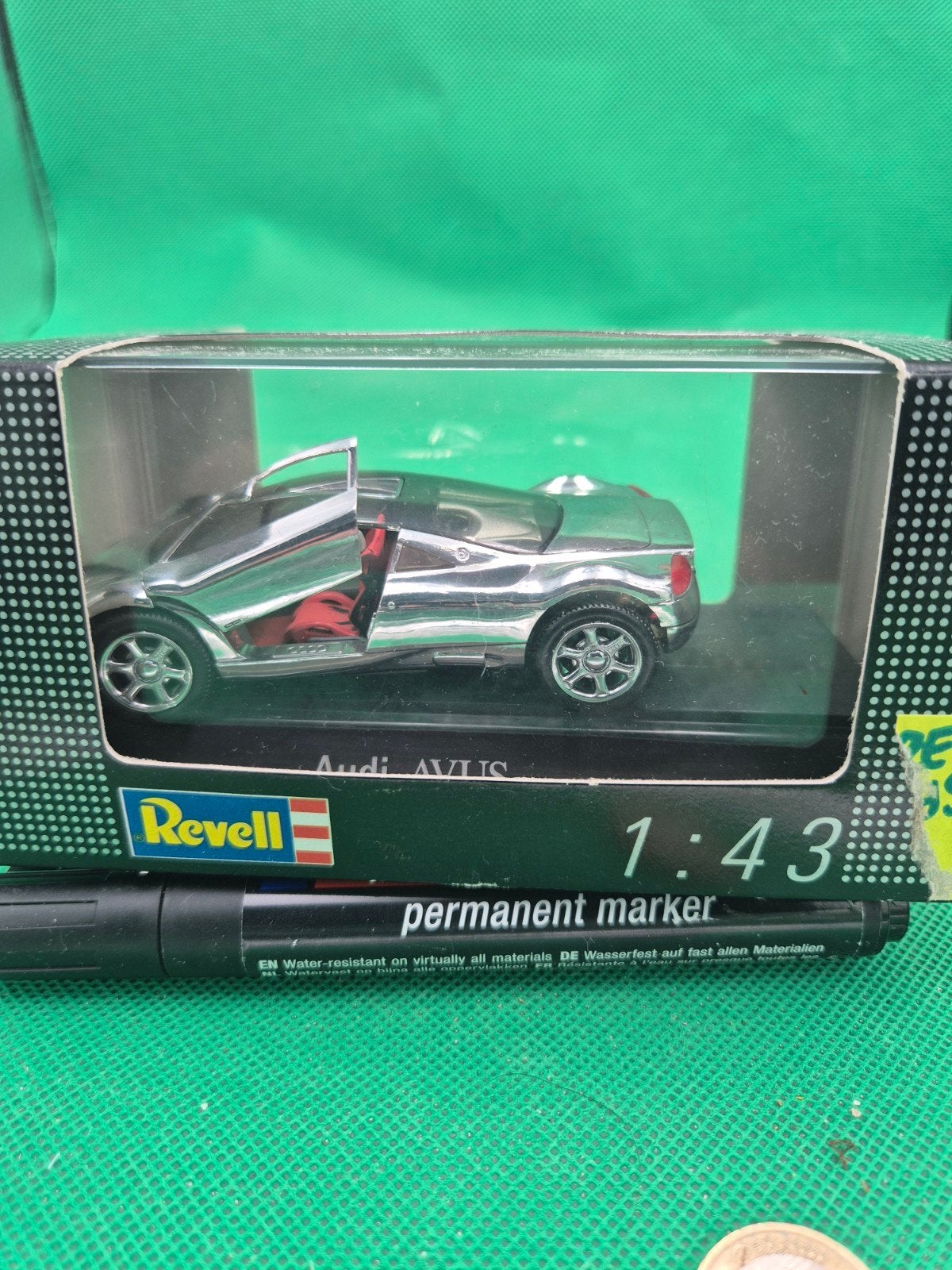 75 audi avus 1/43 revell, Ophalen of Verzenden, Zo goed als nieuw, Auto
