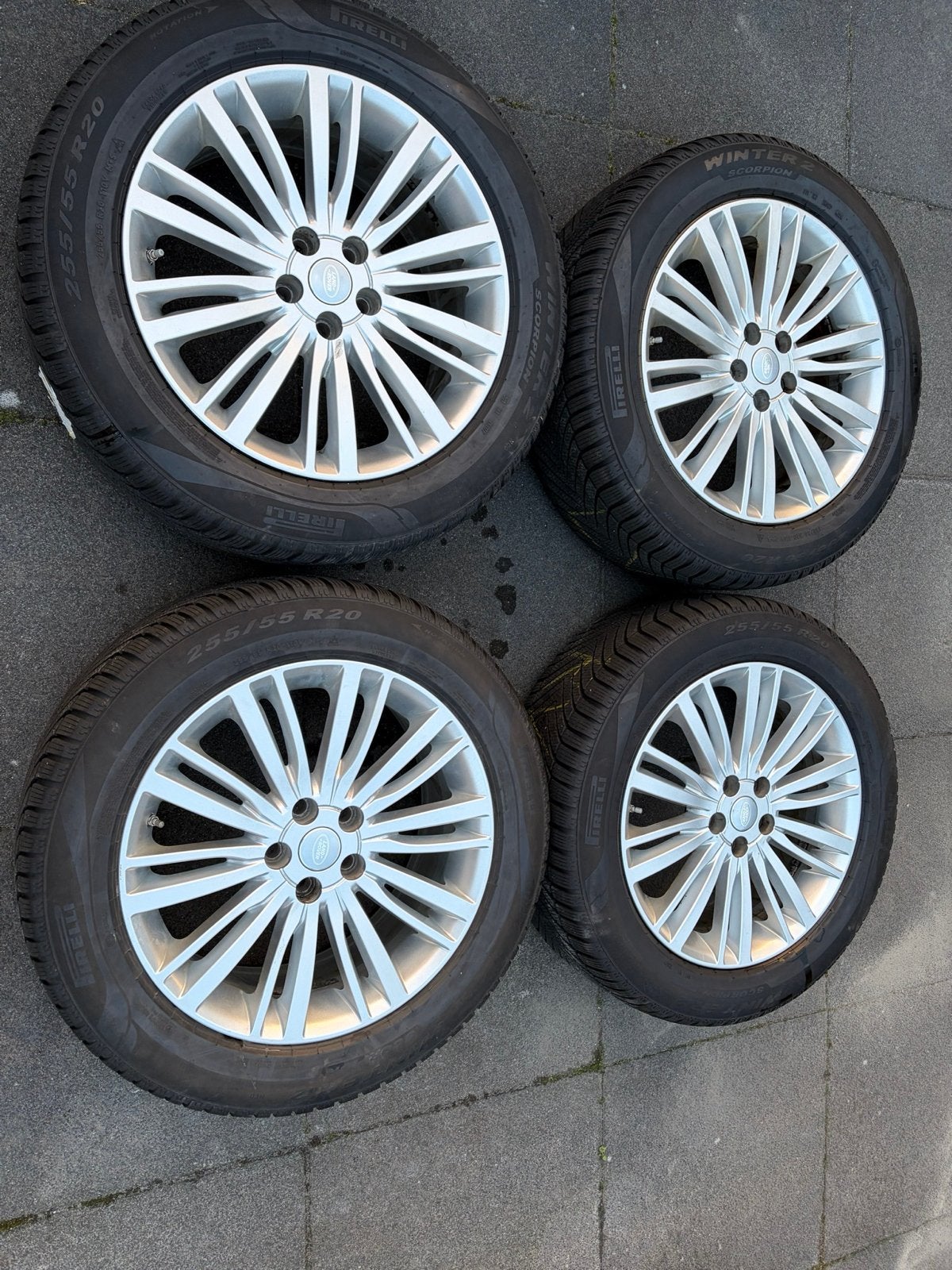 Velgen met winterbanden (LR Discovery 5 en Rang Rover Sport), Auto-onderdelen, Ophalen, Gebruikt, 255 mm, Banden en Velgen