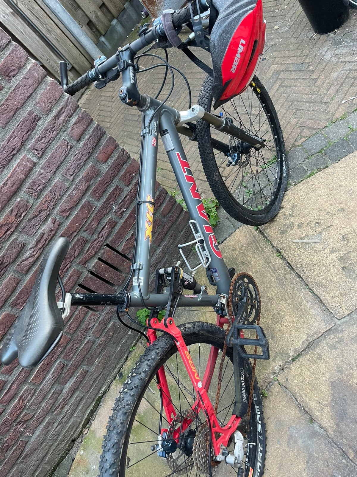 Giant sport fiets incl Helm, Fietsen en Brommers, Fietsen | Crossfietsen en BMX, Ophalen, Zo goed als nieuw, Aluminium, 24 inch of meer