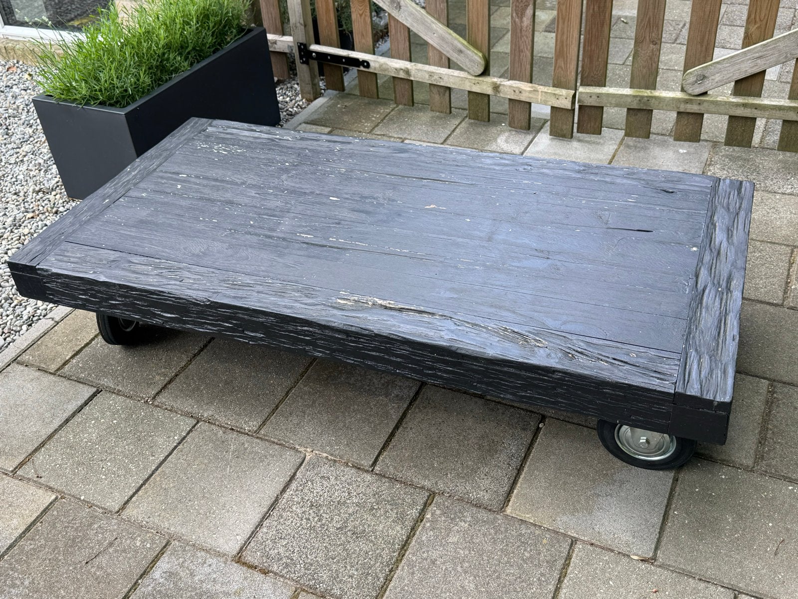 Robuuste houten salontafel op wielen, Ophalen, Gebruikt, 100 tot 150 cm, 50 tot 100 cm