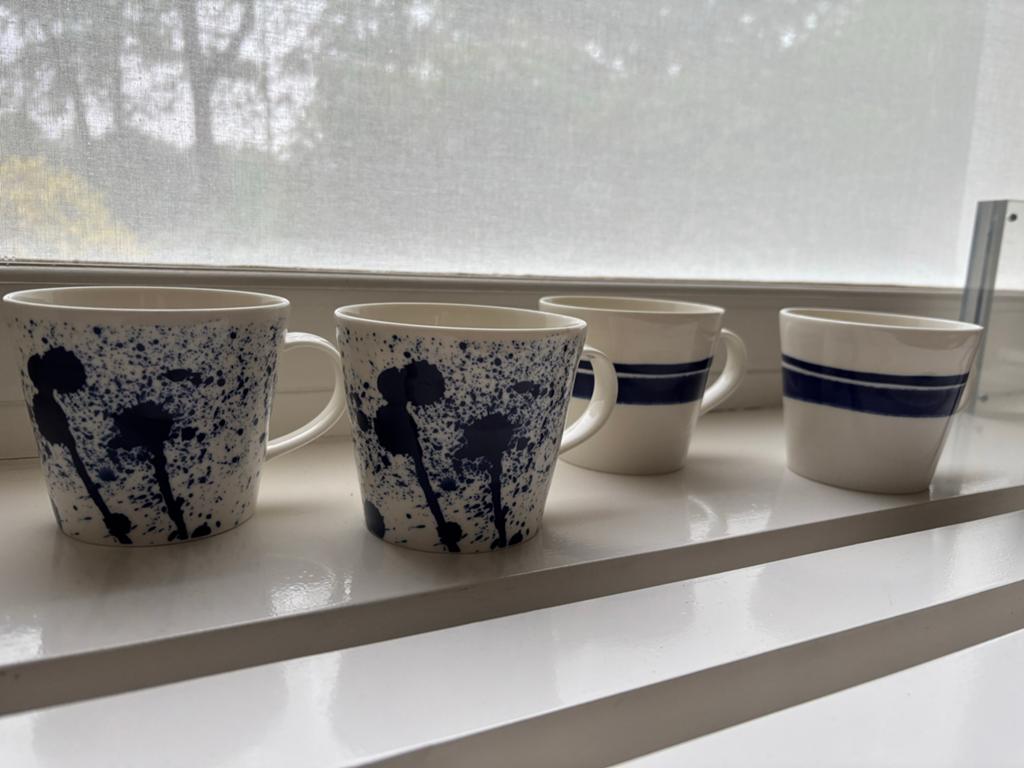 Royal Doulton Pacific Mokken - Set van 4, Ophalen of Verzenden, Zo goed als nieuw, Overige stijlen, Kop(pen) en/of Schotel(s)