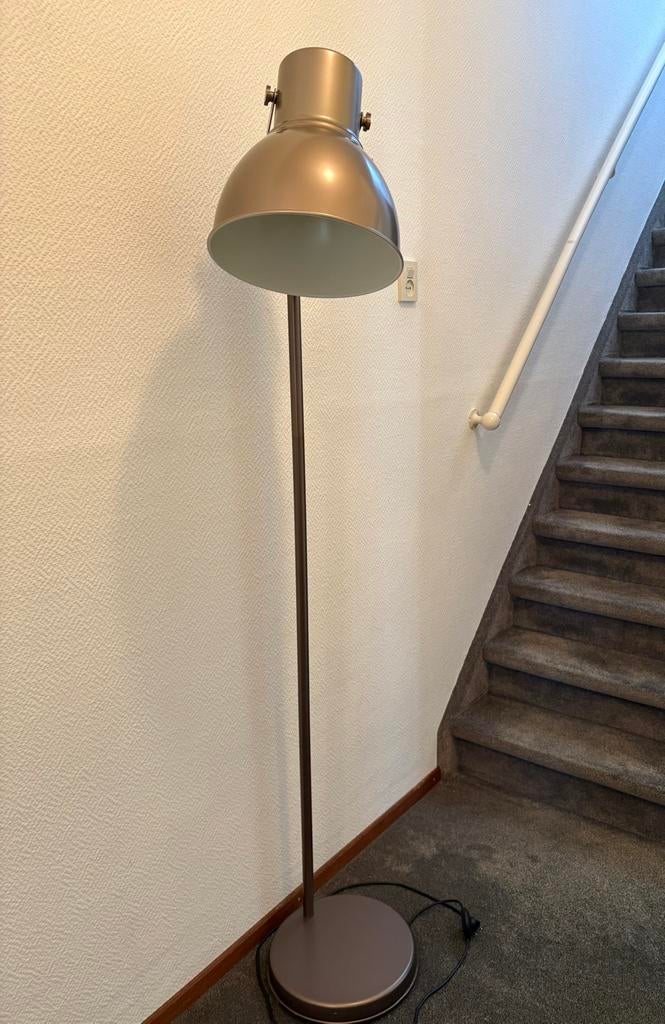 Staande lamp Hektar Ikea bronskleurig bruin brons, Ophalen, Zo goed als nieuw, Metaal, 150 tot 200 cm