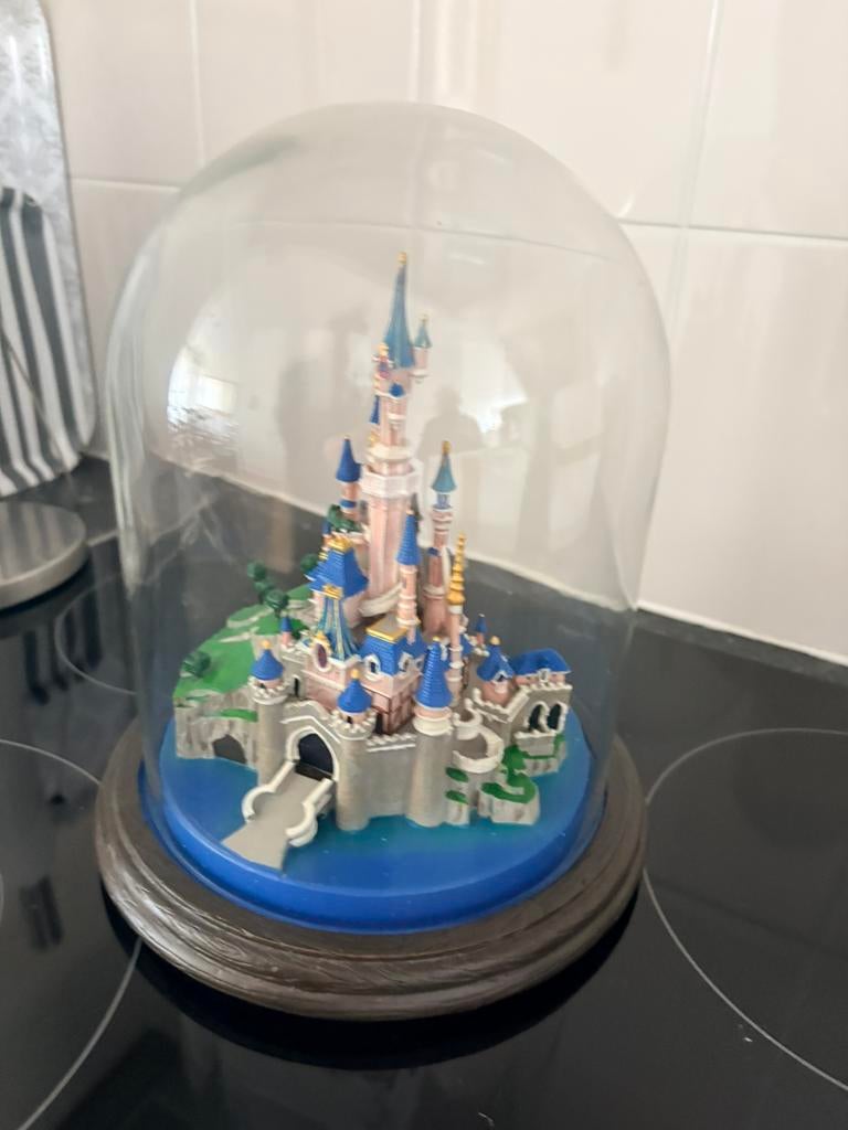Disney paris castle 25 anniversary beeld., Verzamelen, Disney, Ophalen, Zo goed als nieuw, Beeldje of Figuurtje