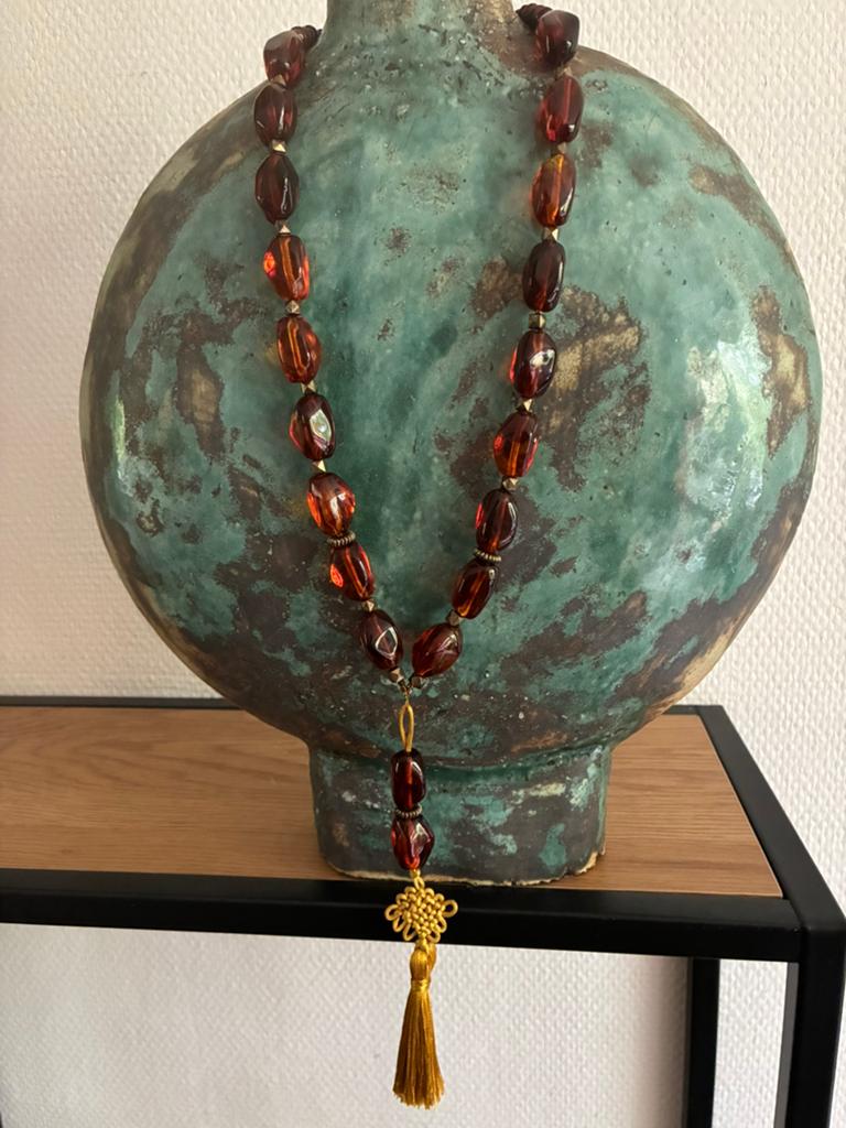 EM HISTORY BEADS ketting met barnsteenkleurige kralen+kwast, Sieraden, Tassen en Uiterlijk, Kettingen, Bruin, Nieuw, Ophalen of Verzenden