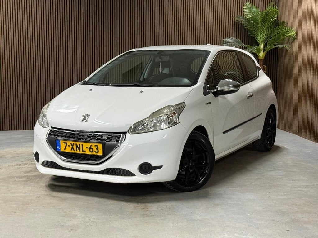 Peugeot 208 1.0 VTi LIKE (bj 2014), Auto's, Euro 5, 450 kg, Gebruikt, 31 €/maand
