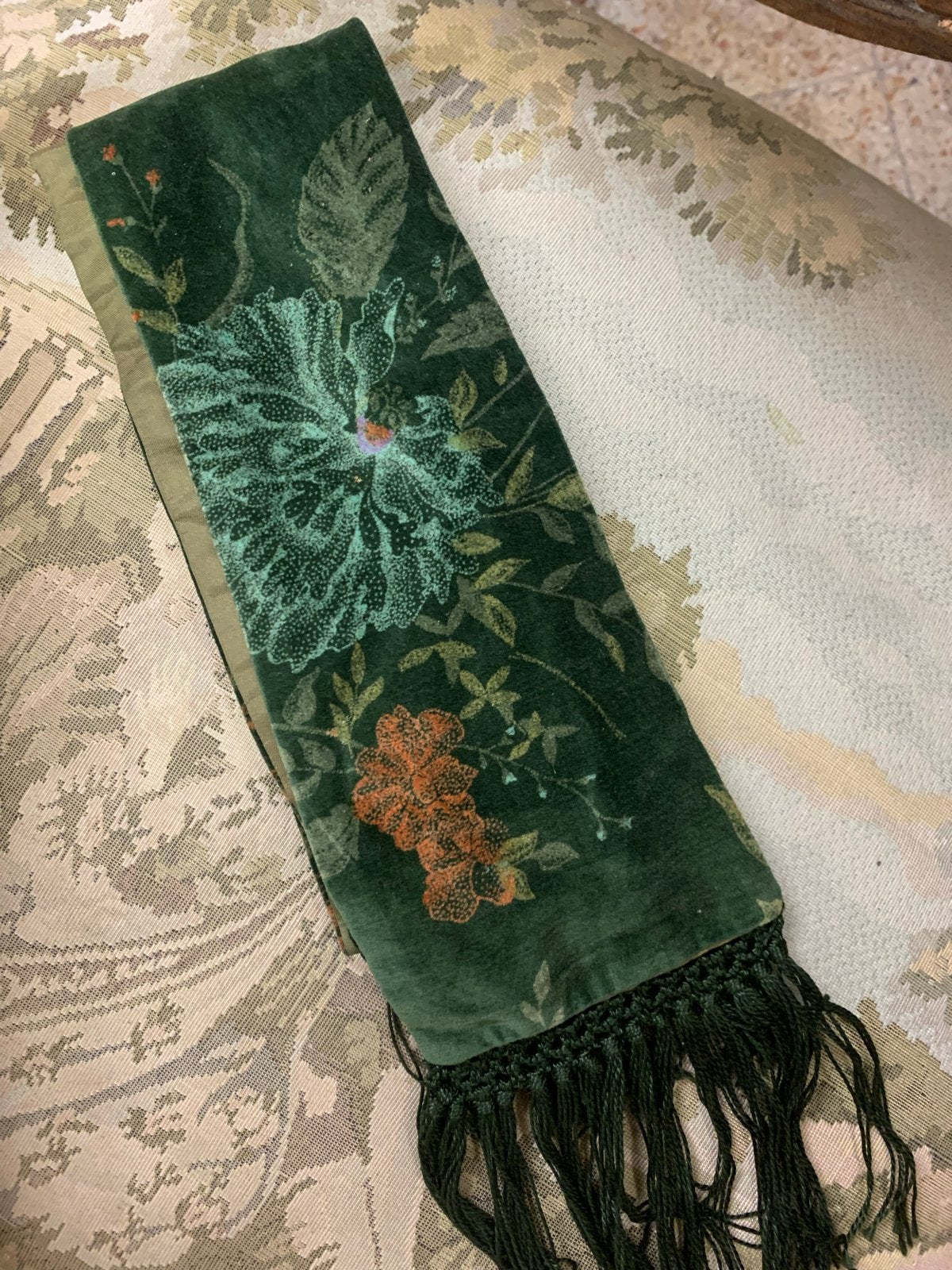 Antieke Groene Fluweel Loper met Bloemmotief en Franjes, Antiek en Kunst, Ophalen of Verzenden