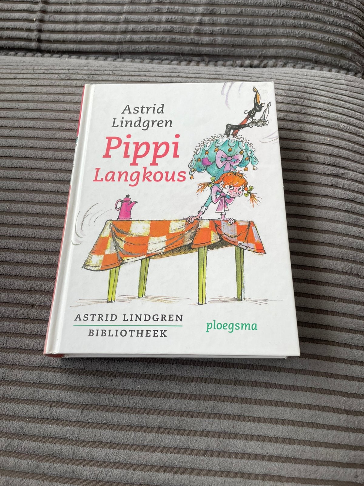 Boek pippi langkous Astrid Lidgren bundel boek trilogie, Fictie algemeen, Astrid Lindgren, Ophalen of Verzenden, Zo goed als nieuw
