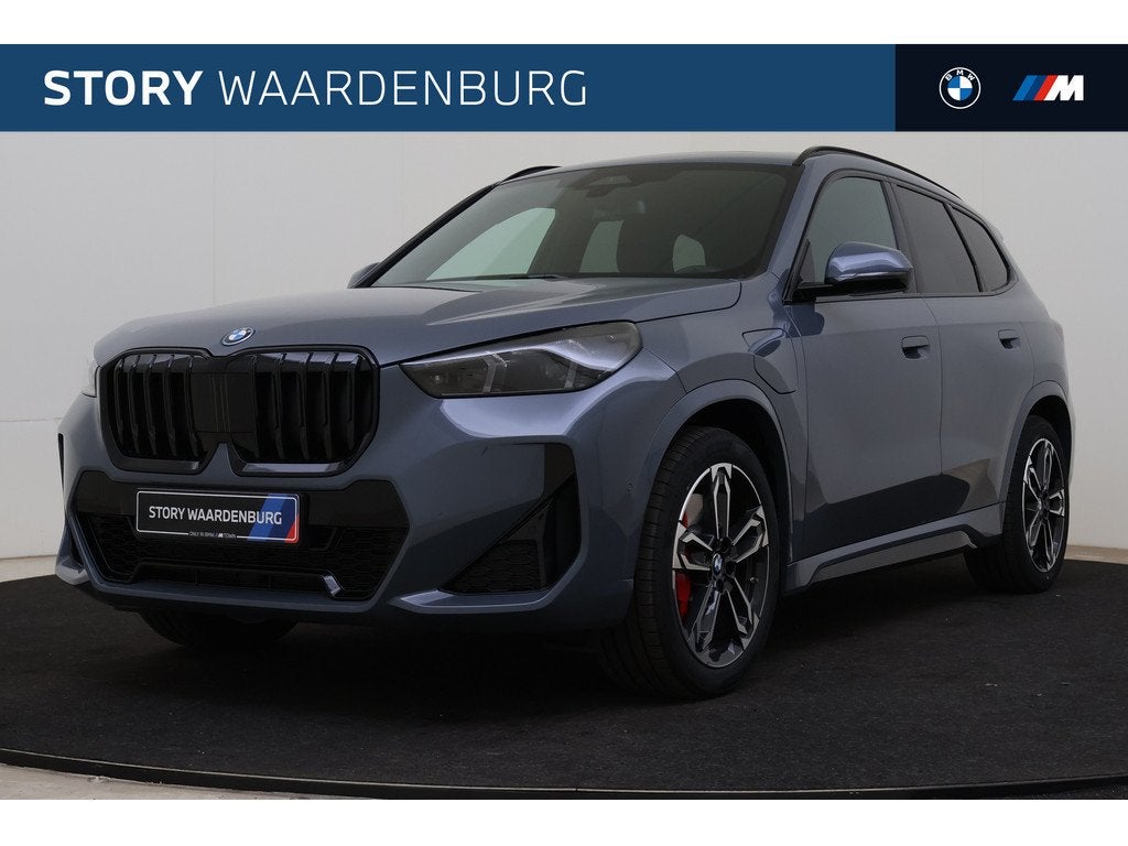 BMW X1 xDrive25e M Sport Automaat / Panoramadak / Sportstoel