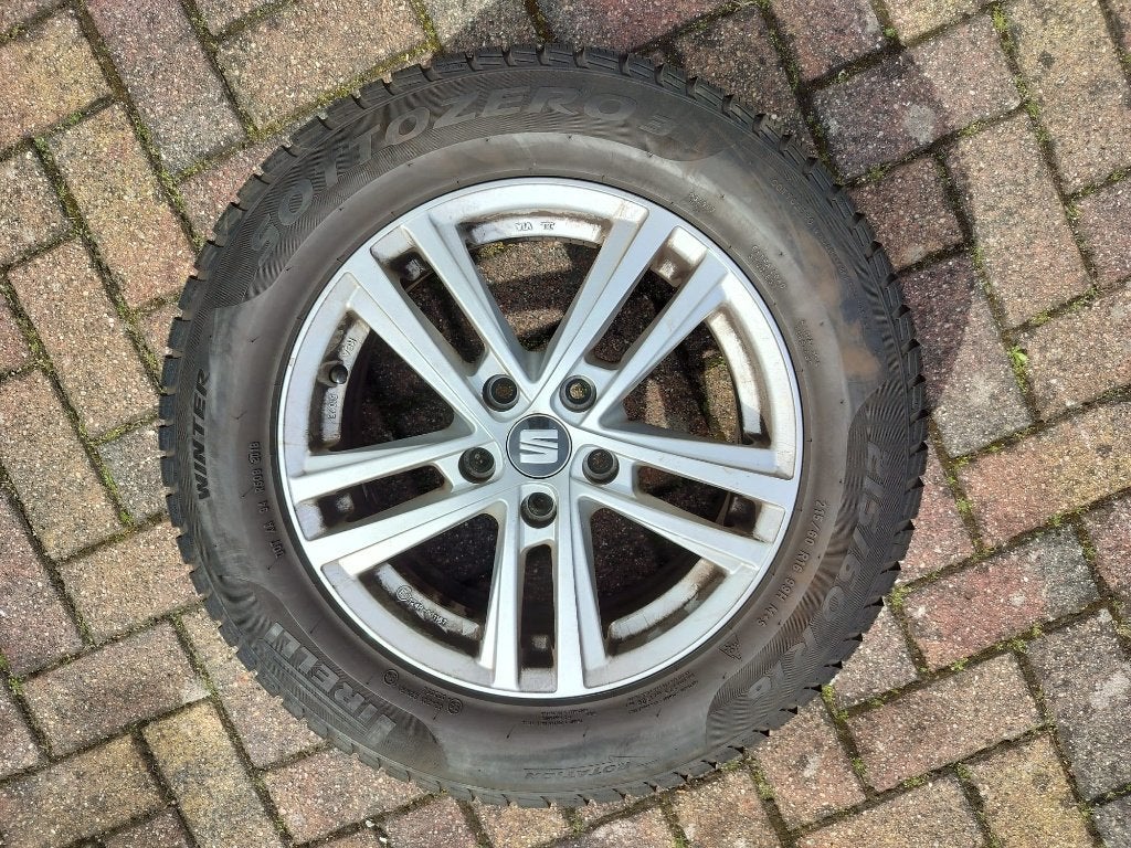 Originele Seat Ateca velgen + winterbanden, Ophalen, 16 inch, Banden en Velgen, Winterbanden