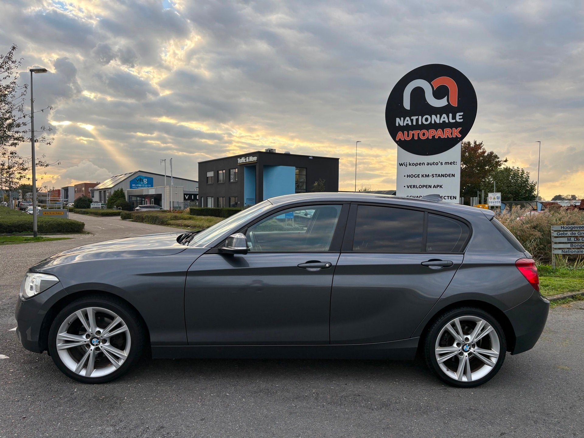 BMW 1-serie | 2014 | 118i 170 pk | Automaat | KOPPAKKING | E, Auto's, Achterwielaandrijving, Gebruikt, 4 cilinders, 170 pk