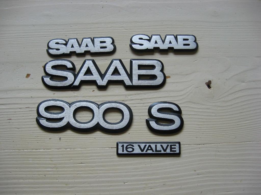 Set gebruikte emblemen Saab 900 classic S 16V., Ophalen of Verzenden, Gebruikt, Saab