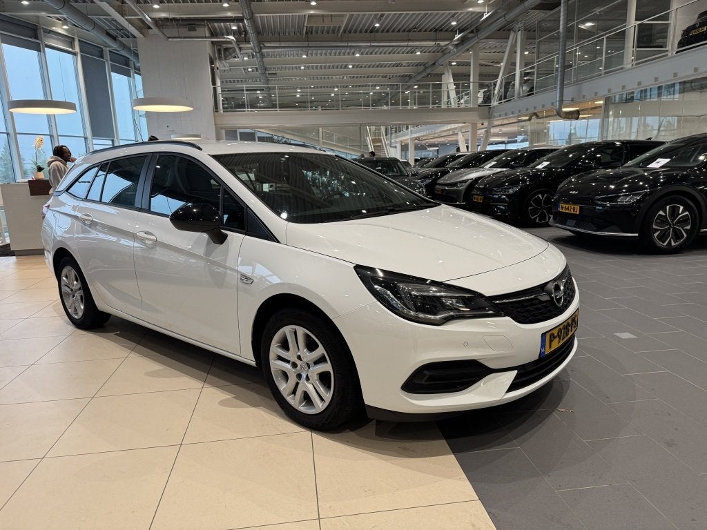 Opel Astra Sports Tourer 1.2 Edition, Auto's, Gebruikt, Euro 6, 1199 cc, Wit