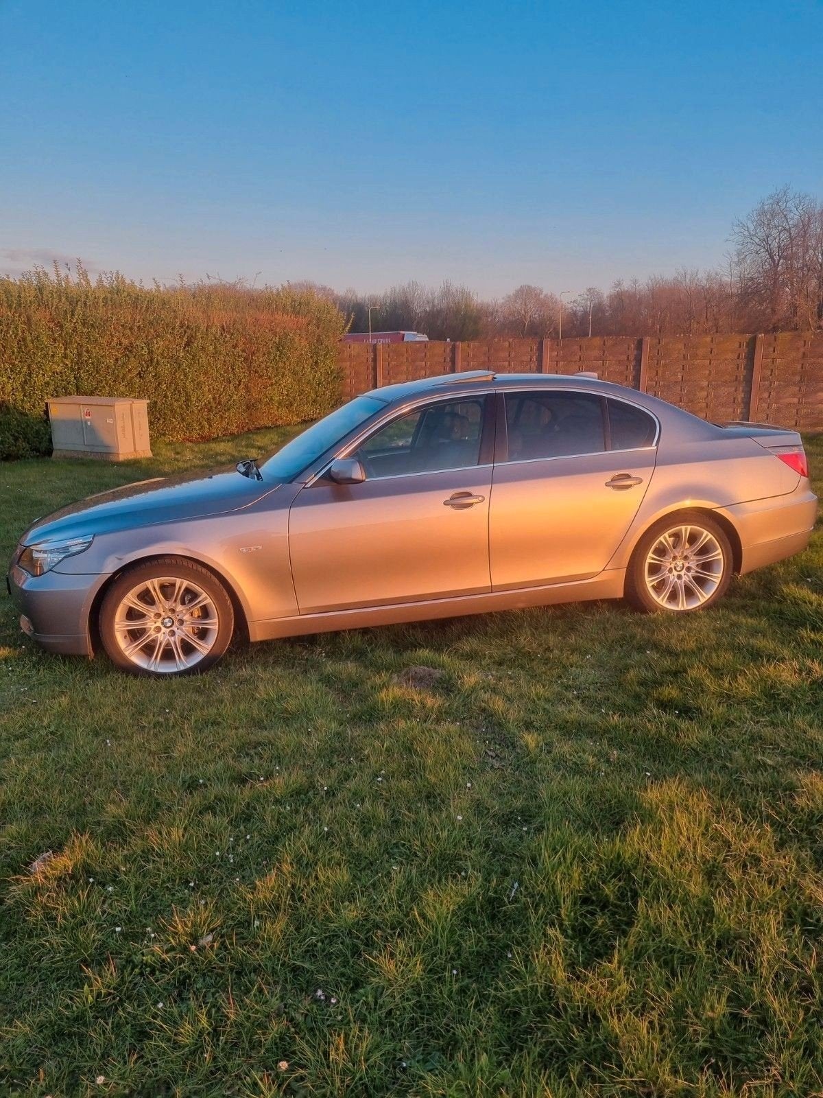 BMW 5-Serie 2.5 I 523 AUT 2007 Grijs, Auto's, Achterwielaandrijving, Zwart, Leder, Sedan