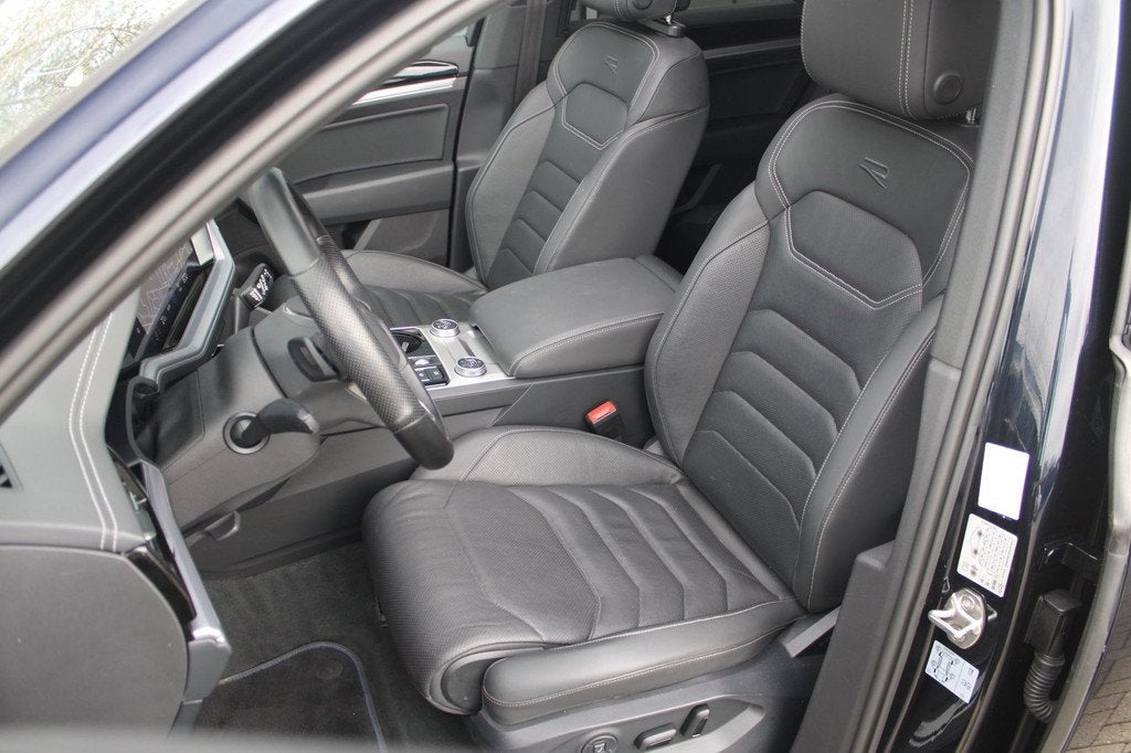 Volkswagen Touareg 3.0 TSi eHybrid 462pk 4MOTION R | Pano |, Auto's, Automaat, Gebruikt, Zwart, 2995 cc