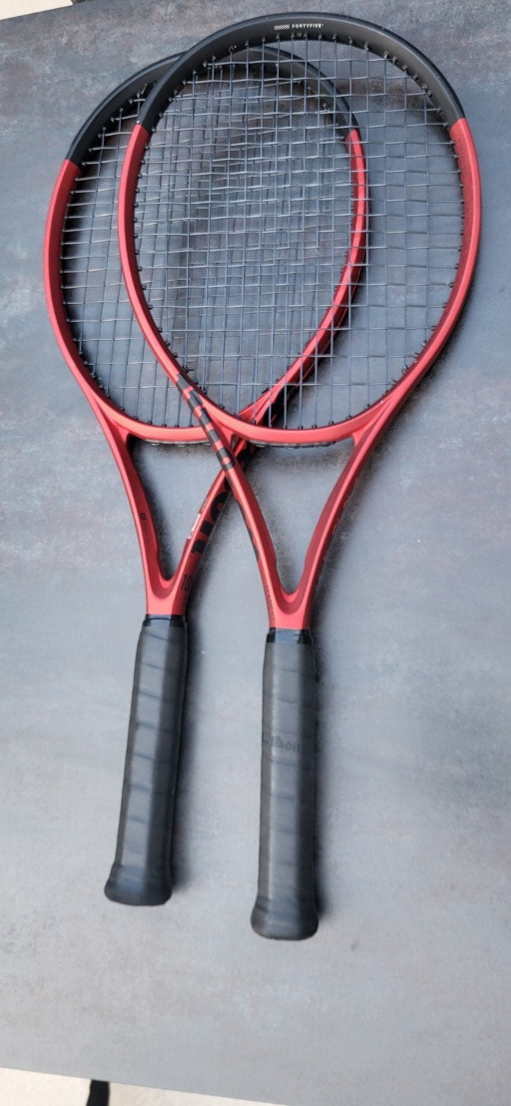 Wilson Clash 100 V2 Tennisracket (2 stuks), Sport en Fitness, Tennis, Ophalen of Verzenden, Zo goed als nieuw, Racket, Wilson