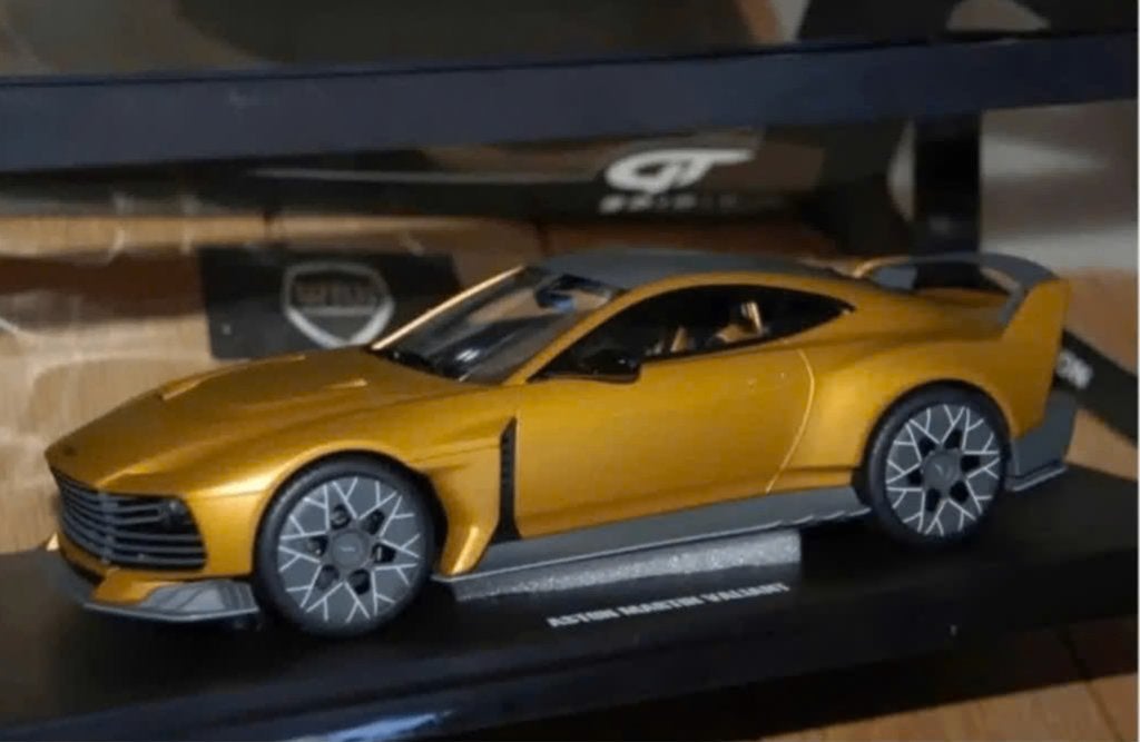 1:18 ASTON MARTIN VAILLIANT auric gold GT spirit GT546 WRH, Verzenden, Zo goed als nieuw, Auto, Overige merken