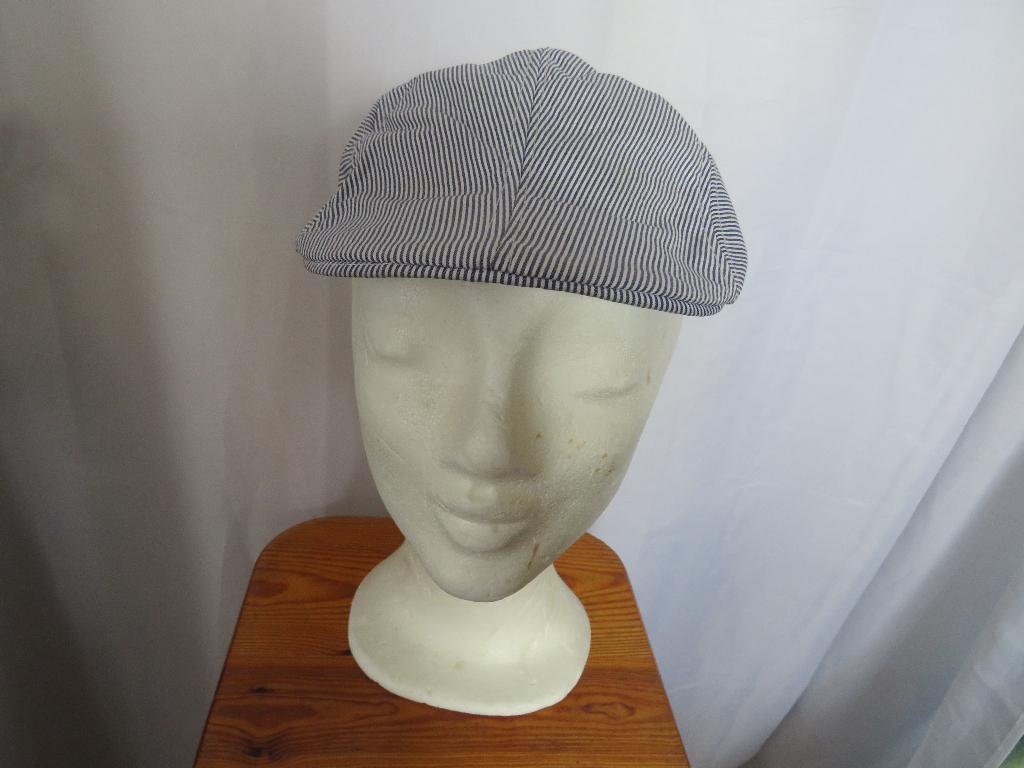 platte pet blauw wit gestreepte polyester flat cap mt 57, Ophalen of Verzenden, Gedragen, 57 cm (M, 7⅛ inch) of minder, Pet