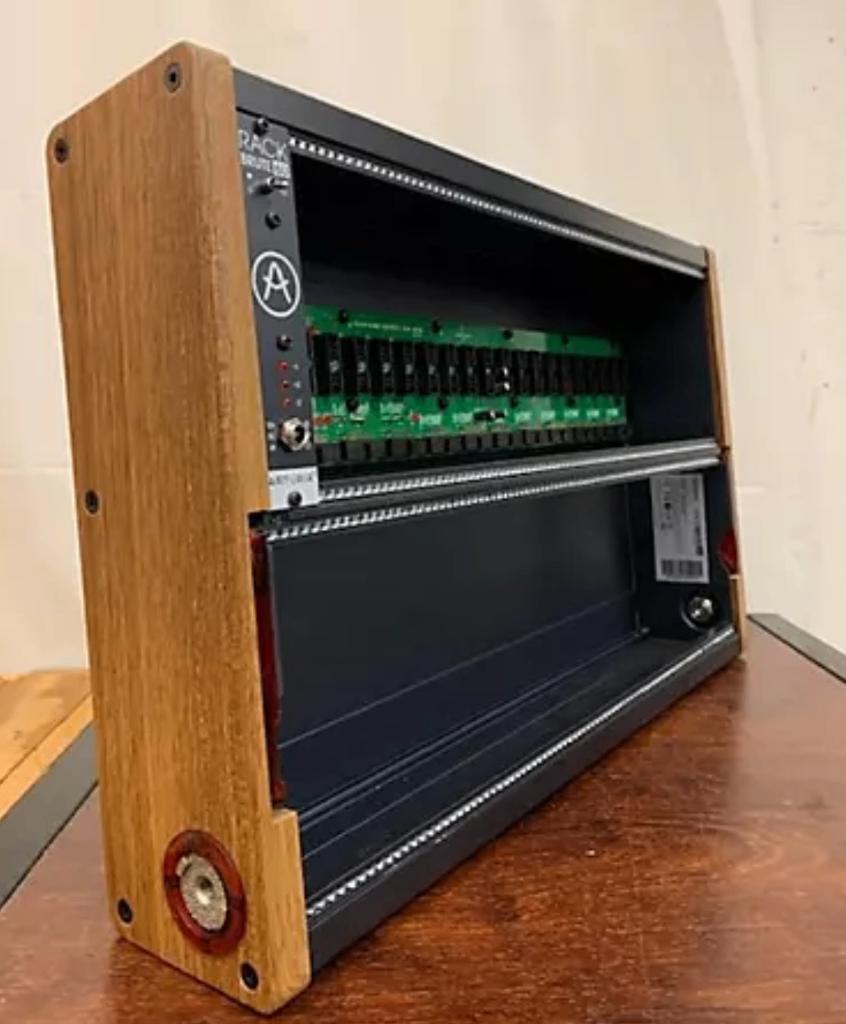 Arturia Rackbrute 6U (originele kleur ZGAN), Muziek en Instrumenten, Synthesizers, Ophalen of Verzenden, Zo goed als nieuw, Overige aantallen