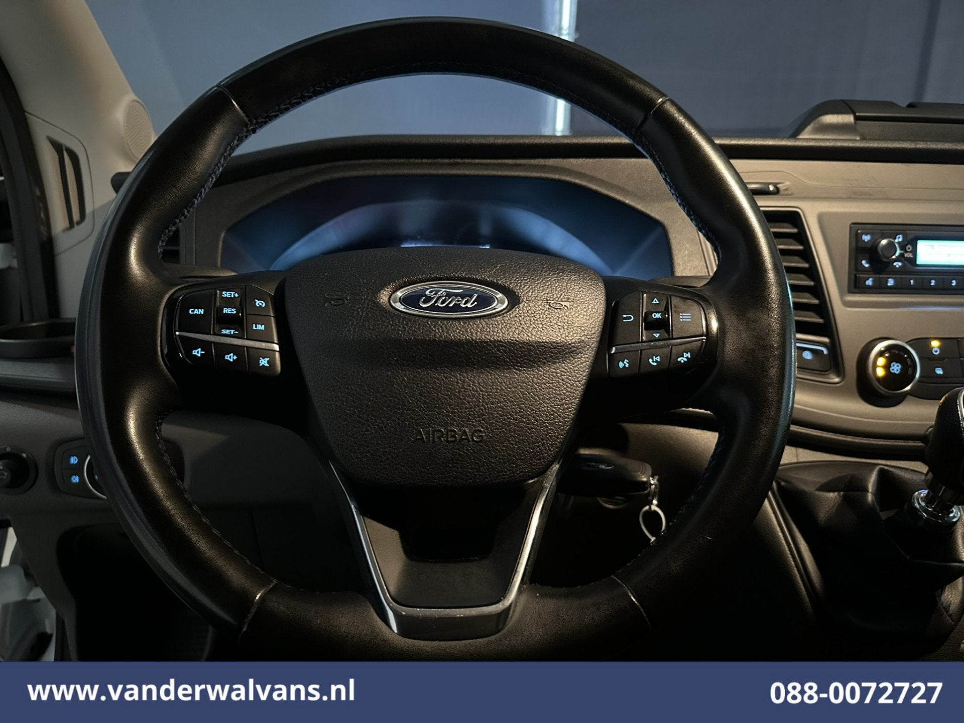 Ford Transit 2.0 TDCI 130pk Bakwagen Laadklep Euro6 Airco |, Voorwielaandrijving, Dealer onderhouden, Stof, 4 cilinders