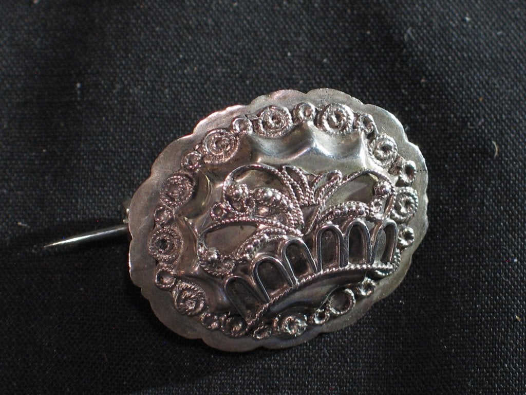 Broche met mandje antiek zilver 1850. 2179, Ophalen of Verzenden, Zilver