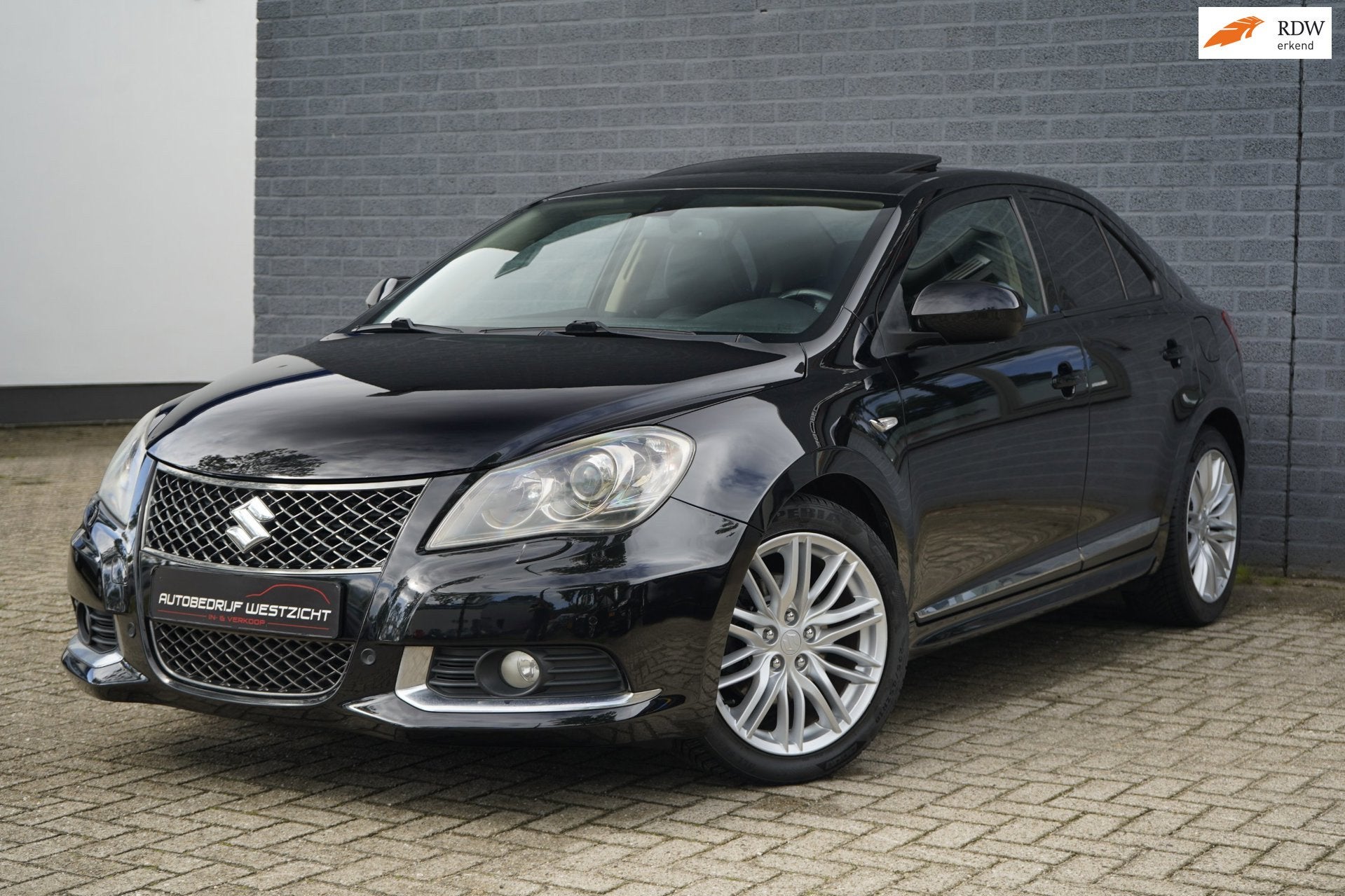 Suzuki Kizashi 2.4 Sport 4x4 Automaat, Leder, Schuifdak, PCD, Auto's, Automaat, Verwarmde buitenspiegels, Gebruikt, Zwart