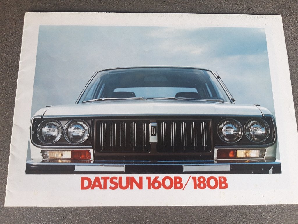 folder Datsun 160 B - 180 B Nederlands 1974, Boeken, Auto's | Folders en Tijdschriften, Zo goed als nieuw, Nissan, Ophalen of Verzenden