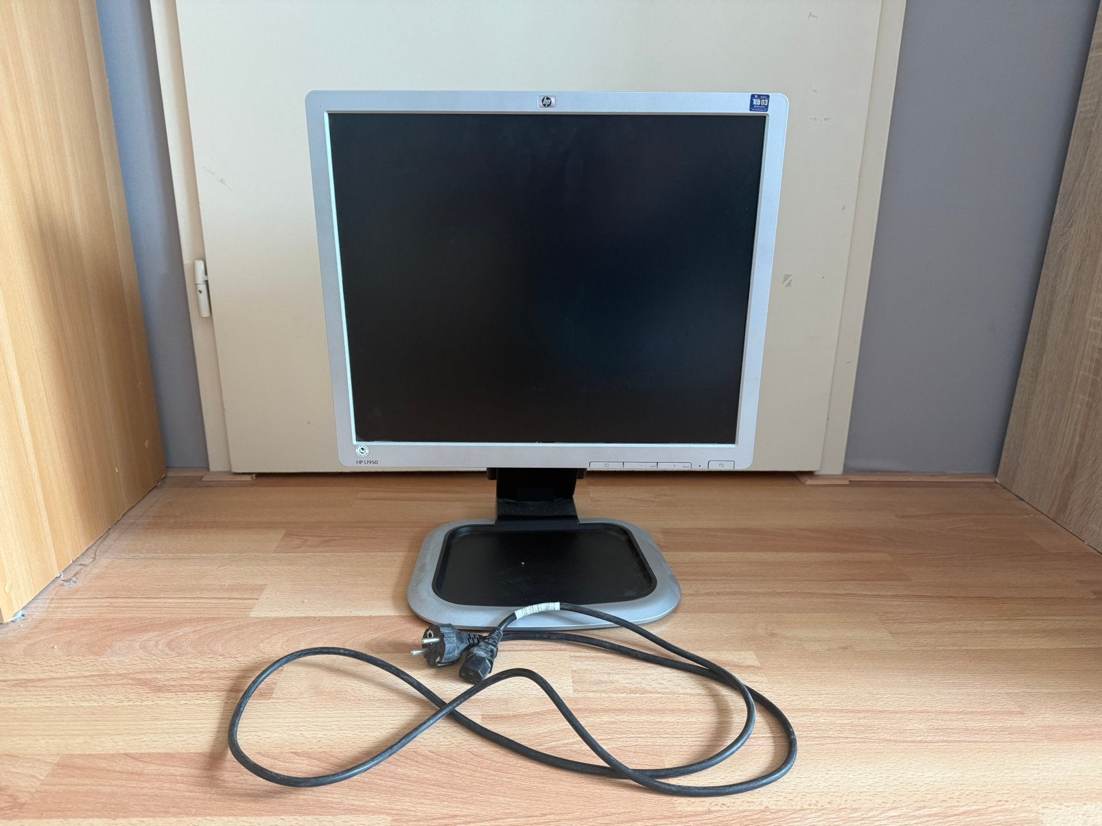 HP L1950 – 19 inch LCD monitor, Kantelbaar, Ophalen of Verzenden, Zo goed als nieuw, Overige typen