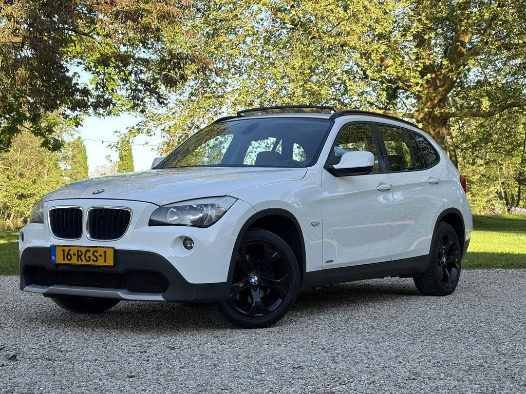 BMW X1 1.8i Automaat, Cruise, Pano, PDC, Navi, Trekhaak, Euro 5, 4 cilinders, 150 pk, Wit