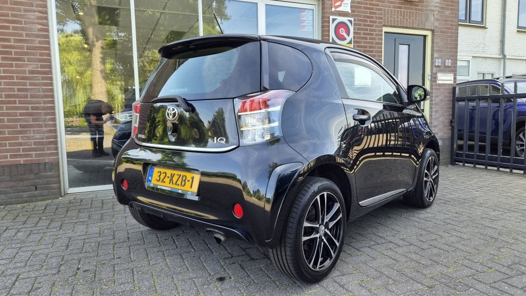 Toyota iQ 1.0 VVTi Black Edit., Bluetooth NL Auto, Uniek!, Auto's, Toyota, Stof, Gebruikt, Zwart, 4 stoelen