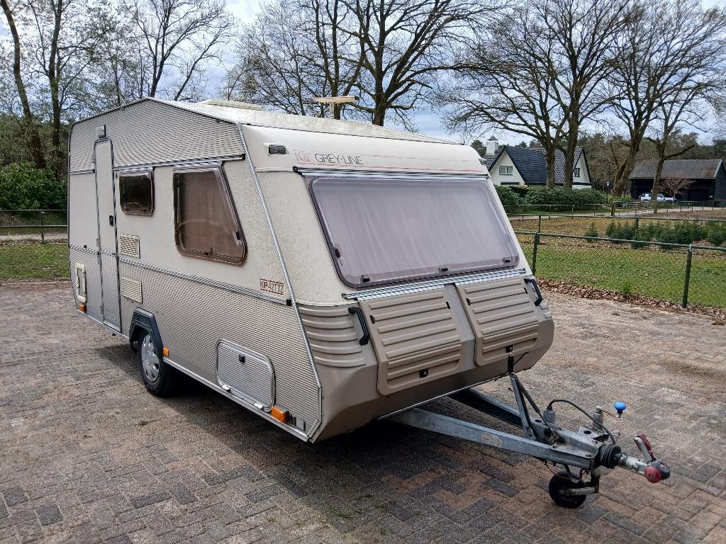 Kip Greyline 42 TTZ incl overdekte stalling en inboedel, 2 aparte bedden, Kachel, Kip, Treinzit