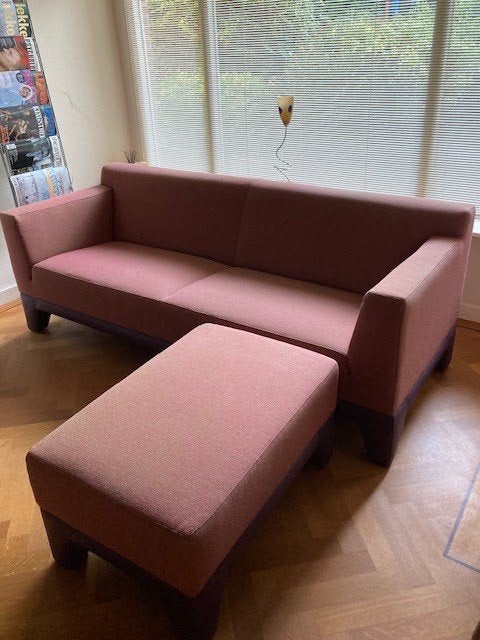 Pode (by Leolux) 2-zitsbank met hocker in goede staat., Ophalen, Gebruikt, 150 tot 200 cm, Tweepersoons
